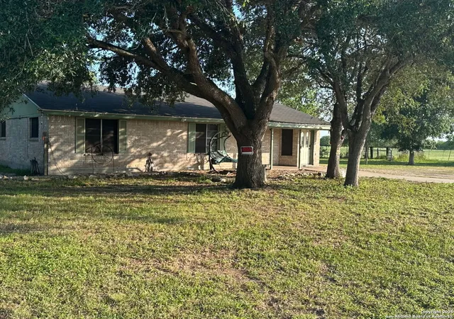3rd image of 2802 Comanche Dr, Beeville, TX 78102 | MLS# 1862328