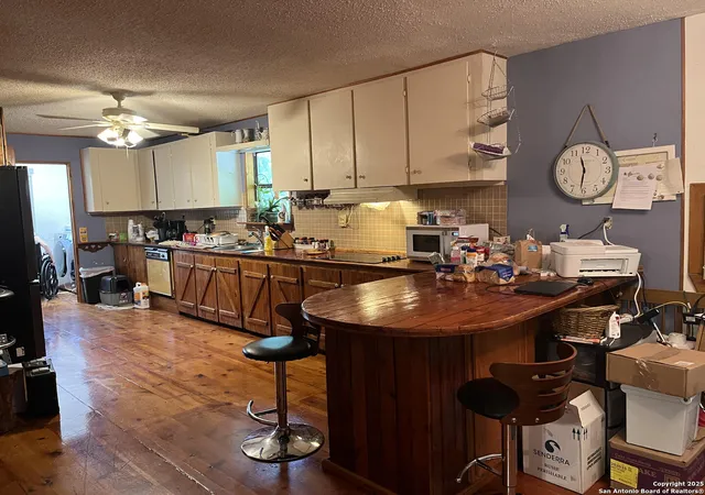 Photo 4 of Single family home for sale at 180 Deveraux, Canyon Lake, TX 78133 | MLS# 1862374 | Listing updated on 2025-09-26