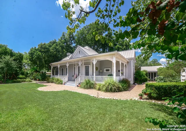 Photo 3 of Single family home for sale at 1201 10th, Hondo, TX 78861 | MLS# 1862459 | Listing updated on 2025-05-11