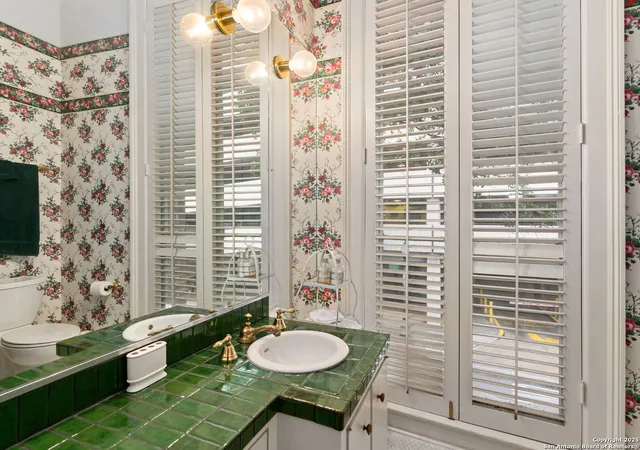 Listing Photo 4 - Condo for sale in building located at 211 N Presa St, San Antonio, TX 78205 - Unit #2