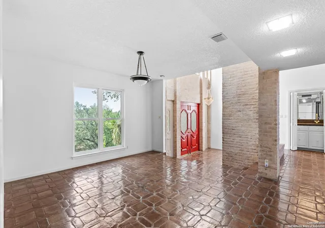 Photo 3 of Sale Pending at 11402 Mission Tr St, San Antonio, TX 78230 | MLS# 1862648 | Listing updated on 2025-10-29