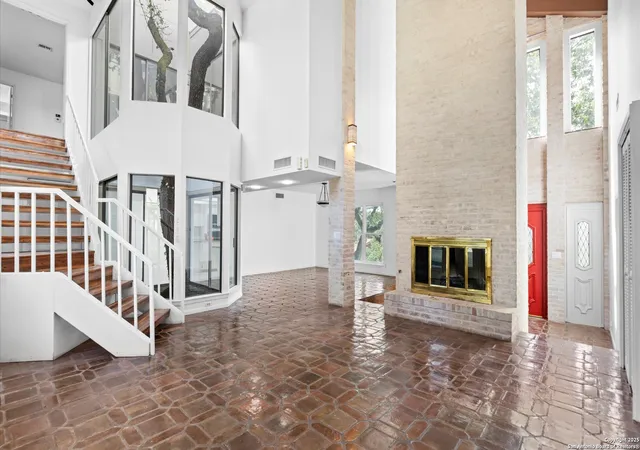 Photo 4 of Sale Pending at 11402 Mission Tr St, San Antonio, TX 78230 | MLS# 1862648 | Listing updated on 2025-10-29