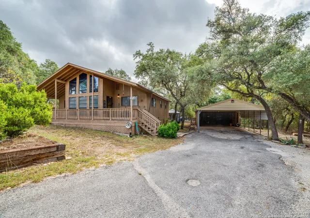 2nd image of 104 Dorothy St, Lakehills, TX 78063 | MLS# 1862650