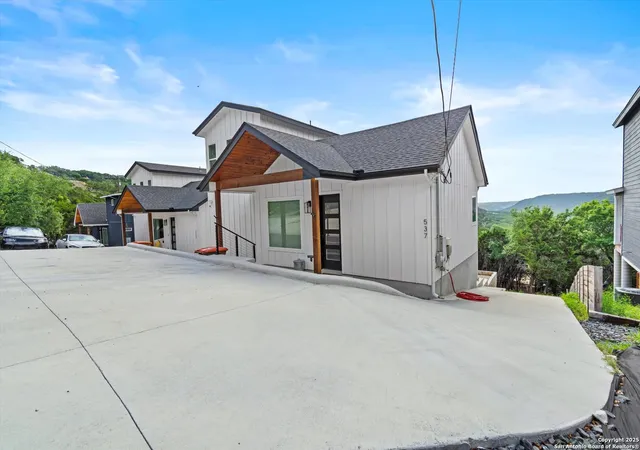 Photo 4 of Single family home for sale at 537 Dusty Saddle, Canyon Lake, TX 78133 | MLS# 1862706 | Listing updated on 2026-08-16