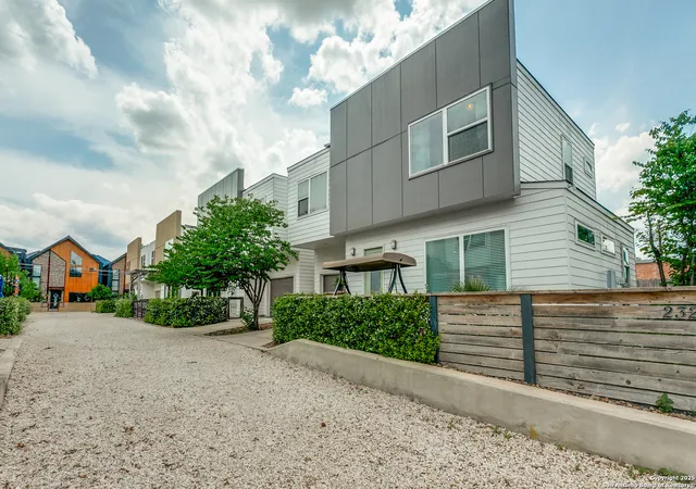 Photo 1 of Sale Pending at 232 E Cevallos Unit 101, San Antonio, TX 78204 | MLS# 1862765 | Listing updated on 2025-10-07