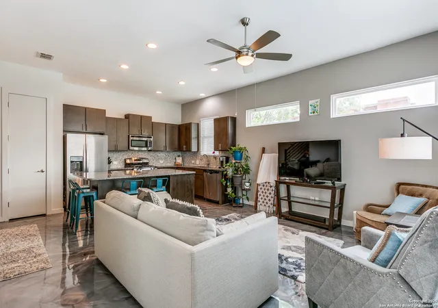 Photo 3 of Sale Pending at 232 E Cevallos Unit 101, San Antonio, TX 78204 | MLS# 1862765 | Listing updated on 2025-10-07