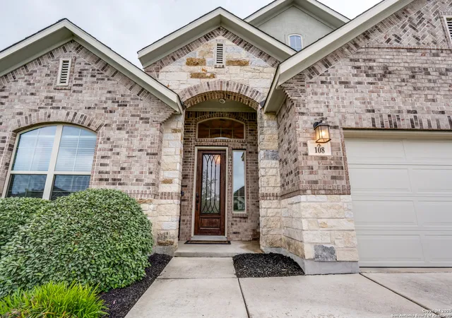 Photo 1 of Single family home for sale at 108 Tiltwood Ct, Boerne, TX 78006 | MLS# 1862766 | Listing updated on 2025-07-26