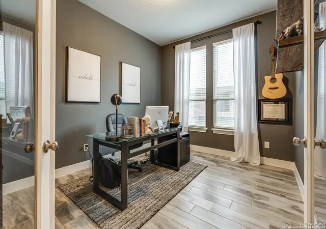 Photo 3 of Single family home for sale at 108 Tiltwood Ct, Boerne, TX 78006 | MLS# 1862766 | Listing updated on 2025-07-26