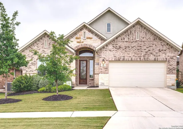 Photo 4 of Single family home for sale at 108 Tiltwood Ct, Boerne, TX 78006 | MLS# 1862766 | Listing updated on 2025-07-26