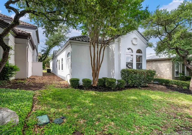 Photo 2 of Single family home for sale at 4 Waterford Glen, San Antonio, TX 78257 | MLS# 1862832 | Listing updated on 2025-12-30