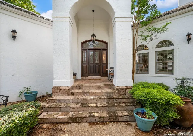 Photo 4 of Single family home for sale at 4 Waterford Glen, San Antonio, TX 78257 | MLS# 1862832 | Listing updated on 2025-12-30