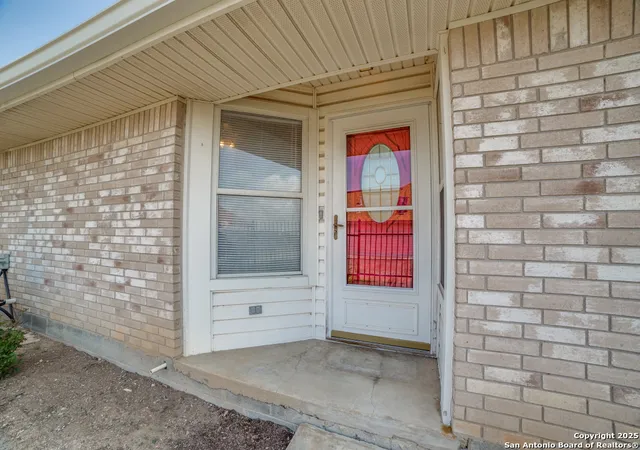 Photo 3 of Sale Pending at 121 Mesa Del Sol, Kerrville, TX 78028 | MLS# 1862851 | Listing updated on 2025-11-14