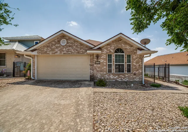Photo 1 of Sale Pending at 121 Mesa Del Sol, Kerrville, TX 78028 | MLS# 1862851 | Listing updated on 2025-11-14