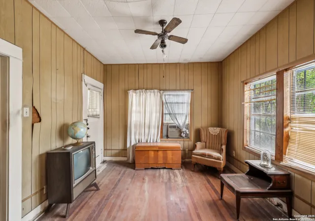 Photo 4 of Sale Pending at 3403 W Travis, San Antonio, TX 78207 | MLS# 1862918 | Listing updated on 2025-10-21