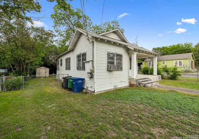 Photo 3 of Sale Pending at 3403 W Travis, San Antonio, TX 78207 | MLS# 1862918 | Listing updated on 2025-10-21