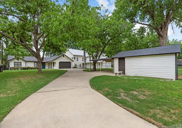 Photo 1 of Single family home for sale at 1309 E Zipp Rd, New Braunfels, TX 78130 | MLS# 1862995 | Listing updated on 2025-09-23