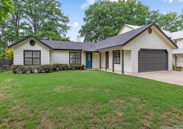 Photo 3 of Single family home for sale at 1309 E Zipp Rd, New Braunfels, TX 78130 | MLS# 1862995 | Listing updated on 2025-09-23