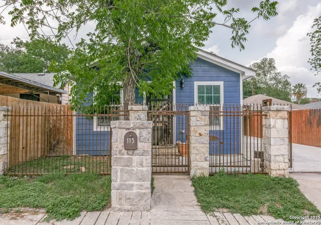 Photo 2 of Sale Pending at 113 Chico Aly, San Antonio, TX 78225 | MLS# 1863046 | Listing updated on 2026-01-07