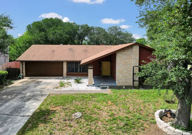 Photo 3 of Sale Pending at 6149 Cloudy Ridge, San Antonio, TX 78247 | MLS# 1863086 | Listing updated on 2025-10-24