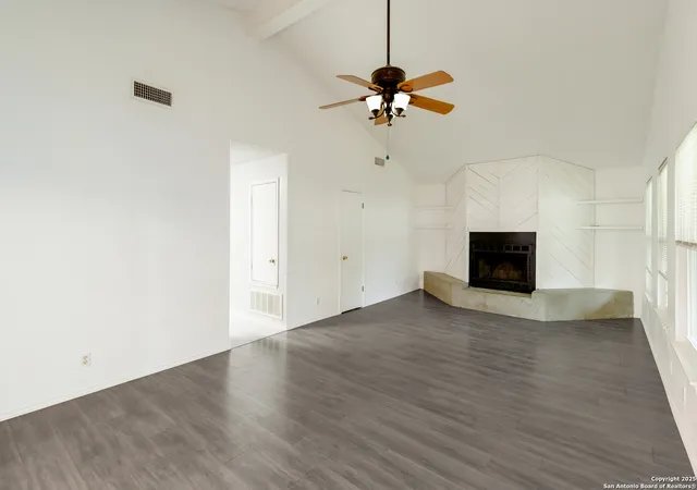 Photo 2 of Single family home for sale at 1437 Roadrunner, Canyon Lake, TX 78133 | MLS# 1863123 | Listing updated on 2025-10-20