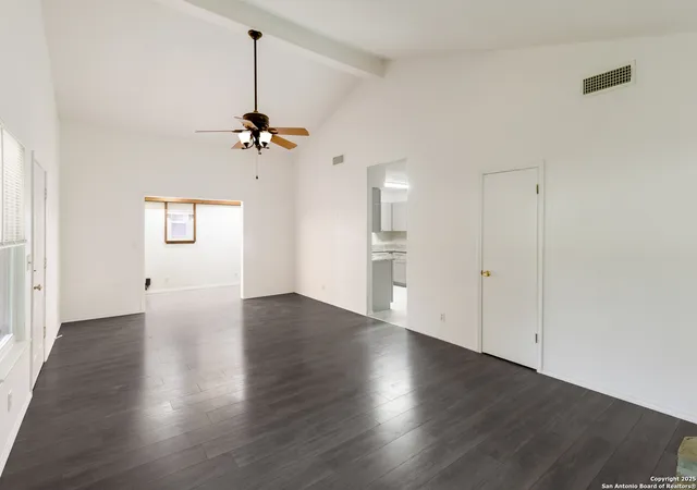 Photo 2 of Single family home for sale at 1437 Roadrunner, Canyon Lake, TX 78133 | MLS# 1863123 | Listing updated on 2025-10-20