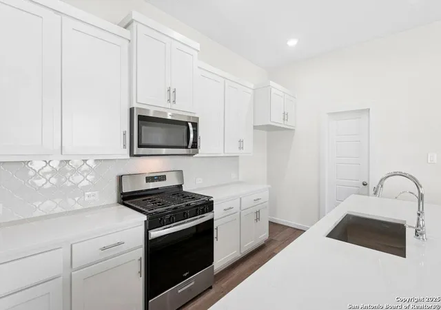 Photo 4 of Sale Pending at 15331 Twin Cyn, San Antonio, TX 78247 | MLS# 1863233 | Listing updated on 2026-02-10