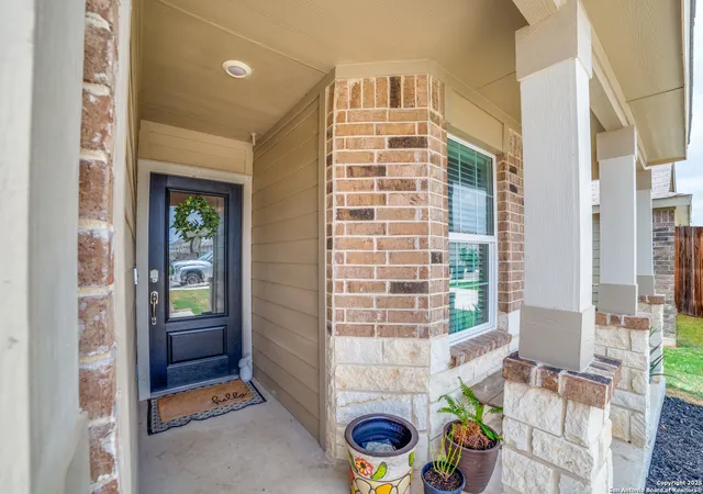 Photo 3 of Single family home for sale at 950 Albatross Way, San Antonio, TX 78221 | MLS# 1863281 | Listing updated on 2026-01-18