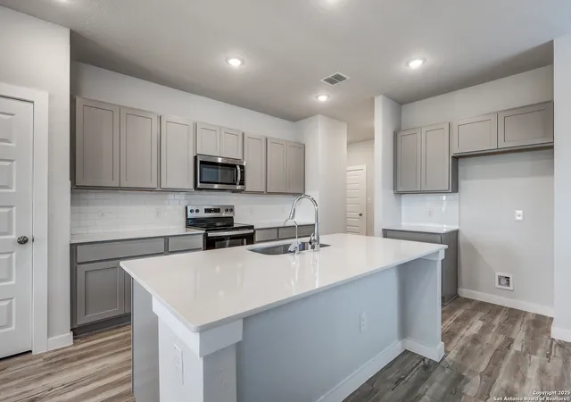 Photo 4 of Sale Pending at 4730 Sahara Vlys, San Antonio, TX 78222 | MLS# 1863302 | Listing updated on 2025-10-16