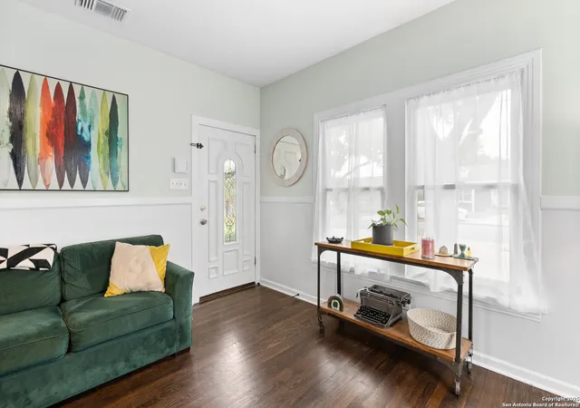Photo 3 of Single family home for sale at 717 W Kings Hwy, San Antonio, TX 78212 | MLS# 1863317 | Listing updated on 2025-09-29