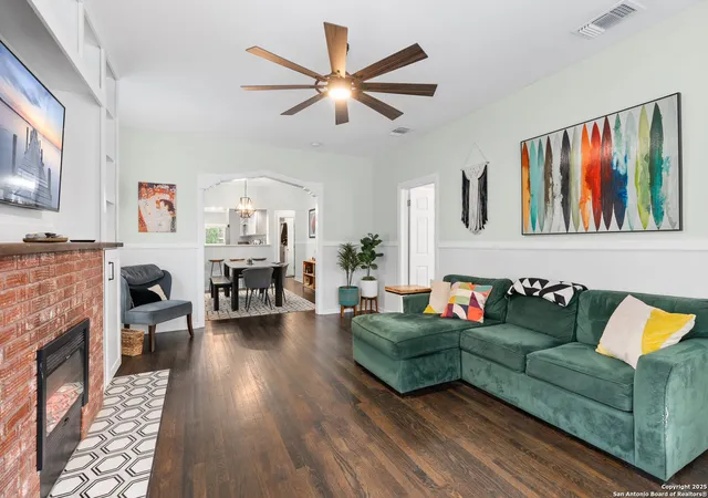 Photo 4 of Single family home for sale at 717 W Kings Hwy, San Antonio, TX 78212 | MLS# 1863317 | Listing updated on 2025-09-29
