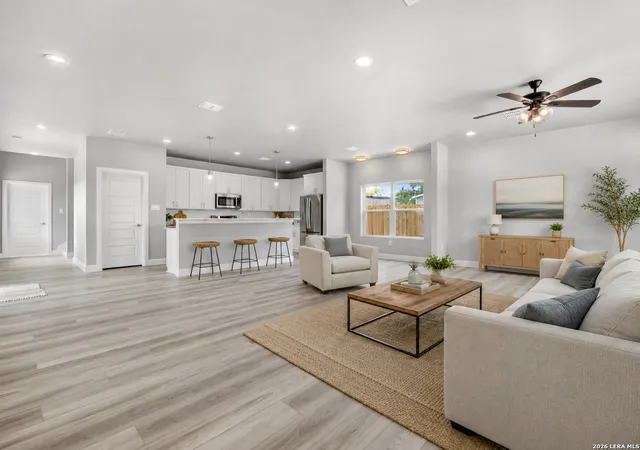 Photo 4 of Single family home for sale at 408 Canyon Circle, Canyon Lake, TX 78133 | MLS# 1863387 | Listing updated on 2026-09-22
