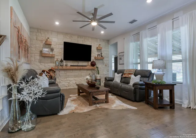 Photo 2 of Single family home for sale at 1531 Esser Crossing, New Braunfels, TX 78132 | MLS# 1863623 | Listing updated on 2025-11-28