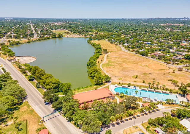 2nd image of 1822 W Woodlawn, San Antonio, TX 78201 | MLS# 1863698