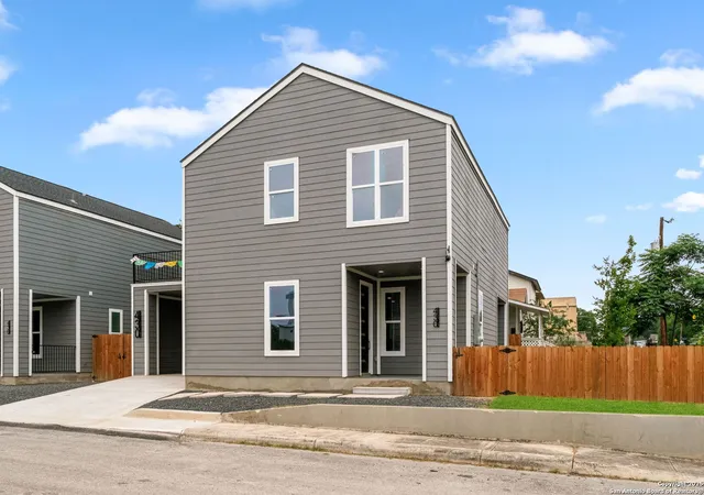 Photo 2 of Single family home for sale at 430 Dreiss St Unit #1, San Antonio, TX 78203 | MLS# 1863777 | Listing updated on 2025-07-21