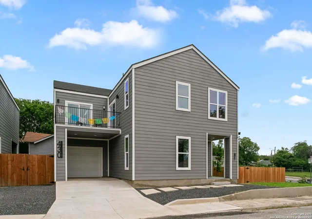 Photo 3 of Single family home for sale at 430 Dreiss St Unit #1, San Antonio, TX 78203 | MLS# 1863777 | Listing updated on 2025-07-21