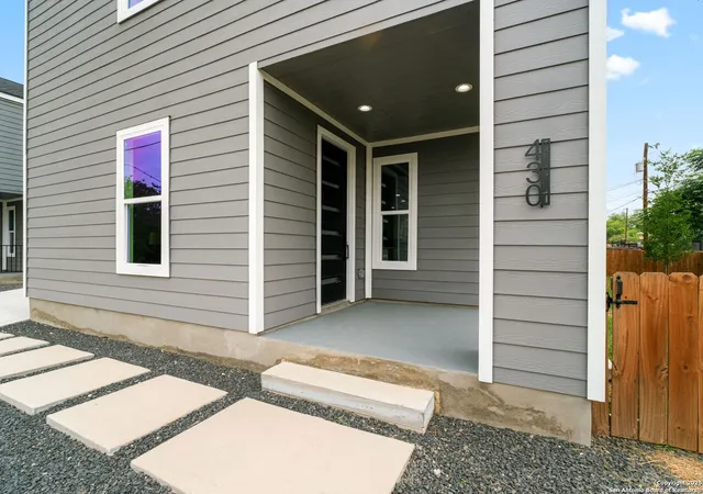 Photo 3 of Single family home for sale at 430 Dreiss St Unit #1, San Antonio, TX 78203 | MLS# 1863777 | Listing updated on 2025-07-21