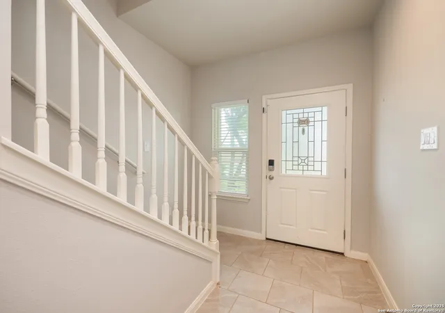 Photo 3 of Sale Pending at 120 Lakeview Ct, Spring Branch, TX 78070 | MLS# 1863799 | Listing updated on 2025-10-09