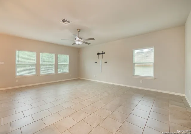 Photo 4 of Sale Pending at 120 Lakeview Ct, Spring Branch, TX 78070 | MLS# 1863799 | Listing updated on 2025-10-09