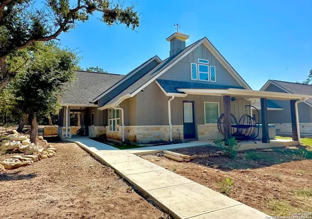Photo 2 of Single family home for sale at 181 Crazy Horse, Canyon Lake, TX 78133 | MLS# 1863828 | Listing updated on 2025-08-18