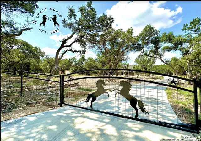 Photo 1 of Single family home for sale at 181 Crazy Horse, Canyon Lake, TX 78133 | MLS# 1863828 | Listing updated on 2025-08-18