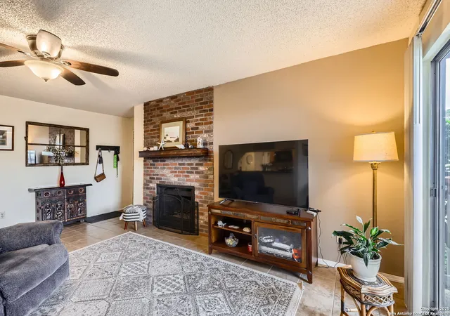 Listing Photo 4 - Condo for sale in building located at 14343 Judson, San Antonio, TX 78233 - Unit #303