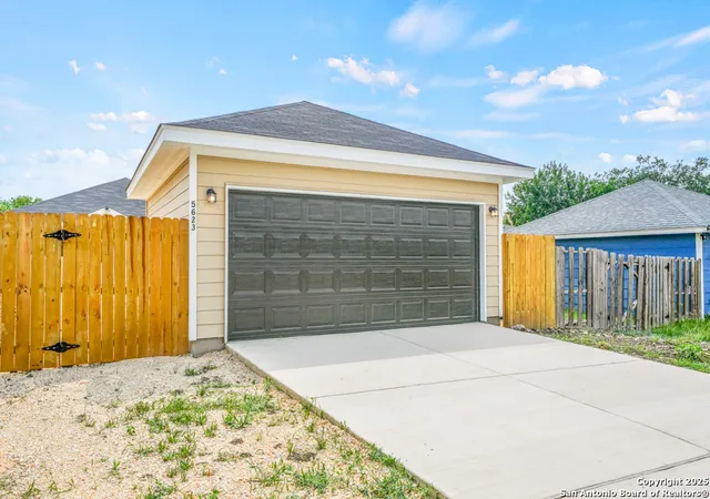 Photo 3 of Sale Pending at 5623 Midcrown, San Antonio, TX 78218 | MLS# 1863861 | Listing updated on 2025-10-24