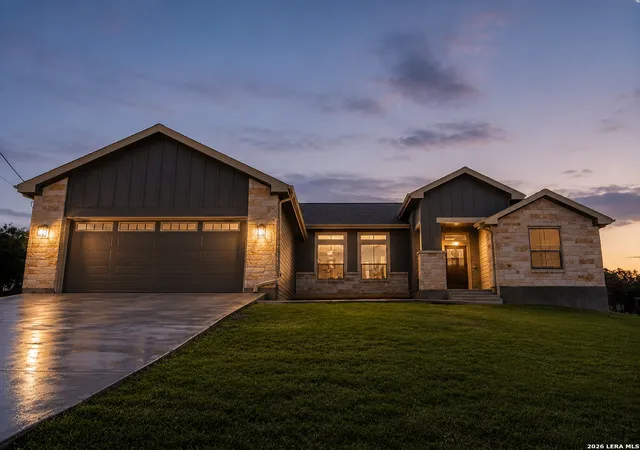 Photo 1 of Single family home for sale at 1587 Lakeshore Dr, Canyon Lake, TX 78133 | MLS# 1863915 | Listing updated on 2026-07-08