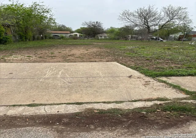 Photo 4 of Sale Pending at 5434 Ergill Ln, San Antonio, TX 78227 | MLS# 1864062 | Listing updated on 2025-12-20