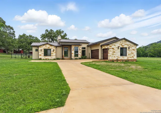 Photo 3 of Single family home for sale at 821 Bingham, New Braunfels, TX 78132 | MLS# 1864146 | Listing updated on 2025-05-17