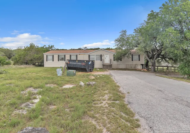 Photo 2 of Manufactured home for sale at 1400 15th St, Horseshoe Bay, TX 78657 | MLS# 1864256 | Listing updated on 2026-05-04