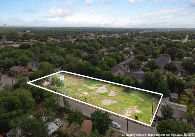 Photo 3 of Sale Pending at 1034 Grosvenor Blvd, San Antonio, TX 78221 | MLS# 1864317 | Listing updated on 2025-10-08