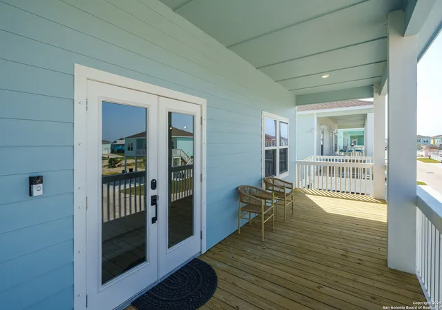 5th image of 203 Paradise Dr, Rockport, TX 78382 | MLS# 1864472
