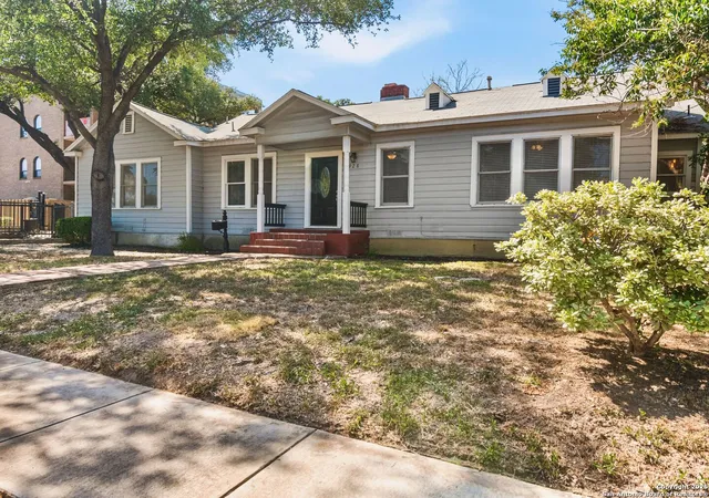 Photo 1 of Single family home for sale at 928 W Huisache, San Antonio, TX 78201 | MLS# 1864521 | Listing updated on 2025-08-15