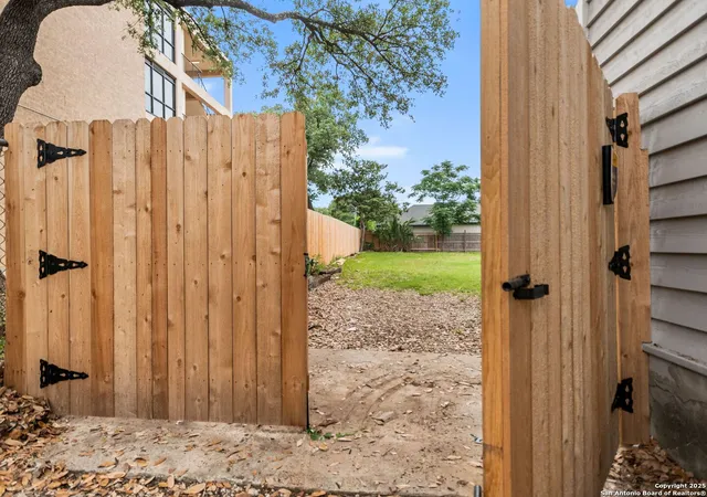 Photo 3 of Single family home for sale at 928 W Huisache, San Antonio, TX 78201 | MLS# 1864521 | Listing updated on 2025-08-15